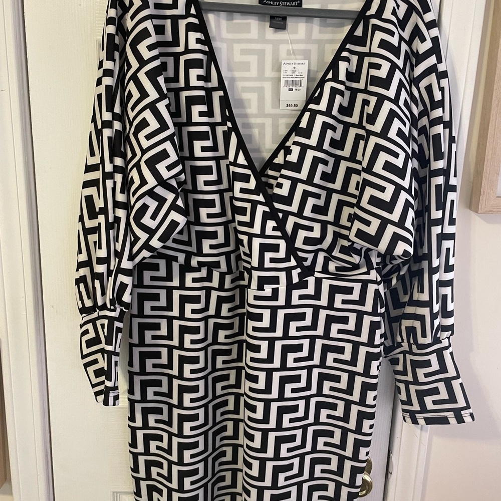 Ashley Stewart black/white
